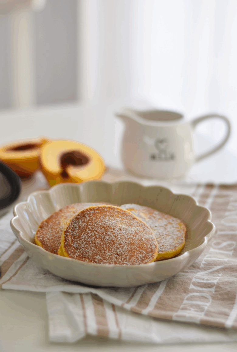 Pancakes cu piersici